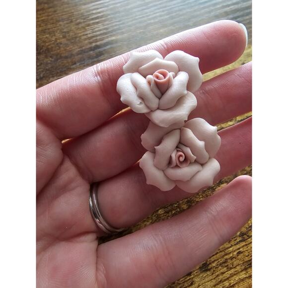 Vintage 1980s Clip On Earrings 3D Light Pink Rose Flower - Picture 3 of 3